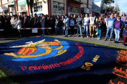  Flores da Cunha, RS, BRASIL (15/06/2017). Corpus Christi 2017. Flores da Cunha celebra seu feriado de Corpus Christi com belos tapetes que evoca a arte sacra, e uma refeição compartilhada, elaborada com alimentos doados.   (Roni Rigon/Pioneiro).