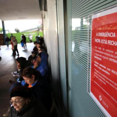  

PORTO ALEGRE, RS, BRASIL - 20/06/2017 : Com a queda brusca de temperaturas, as emergências dos principais hospitais de Porto Alegre tem um aumento significativo de pacientes. Na foto: Hospital de Clínicas Porto Alegre. (FOTO: BRUNO ALENCASTRO/AGÊNCIA RBS)