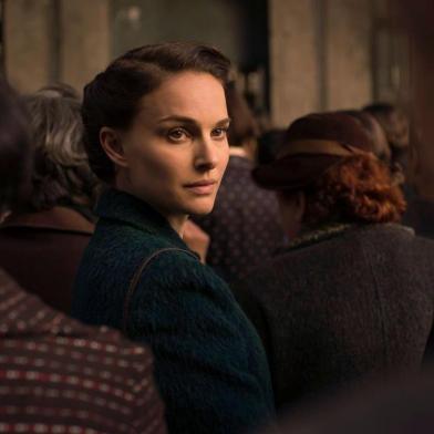 Natalie Portman no filme De Amor e Trevas, baseado em Amos Oz