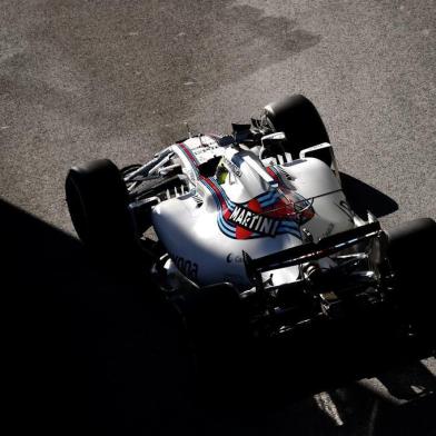 Williams Brazilian driver Felipe Massa steers his car during the second practice session of the Formula One Azerbaijan Grand Prix at the Baku City Circuit on June 23, 2017. / AFP PHOTO / ANDREJ ISAKOVIC