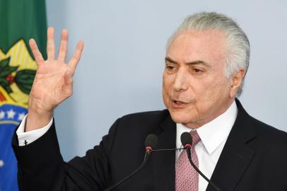  Brazilian President Michel Temer makes a statement rejecting a bribery charge against him, at the Planalto Palace in Brasilia, Brazil, on June 27, 2017.Temer defiantly rejected a bribery charge against him as fabricated on Tuesday, saying there is no proof and vowing to fight on. "The charge is a fiction," Temer said in his first public reaction since the country's top prosecutor, Rodrigo Janot, filed the corruption charge with the Supreme Court late Monday. / AFP PHOTO / EVARISTO SAEditoria: POLLocal: BrasíliaIndexador: EVARISTO SASecao: governmentFonte: AFPFotógrafo: STF