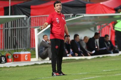 RIO DE JANEIRO (RJ), 2/7/2017: Zé Ricardo, técnico do Flamengo, durante jogo contra o São Paulo no Estádio Ilha do Urubu, válido pela 11ª rodada do Brasileirão.