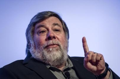  Apple co-founder Steve Wozniak speaks at the World Business Forum in Hong Kong on June 2, 2015.  It is the first edition in Hong Kong of the event which has been held in Europe and the Americas for over a decade.     AFP PHOTO / Philippe Lopez / AFP PHOTO / PHILIPPE LOPEZEditoria: FINLocal: HONG KONGIndexador: PHILIPPE LOPEZSecao: macro economicsFonte: AFP