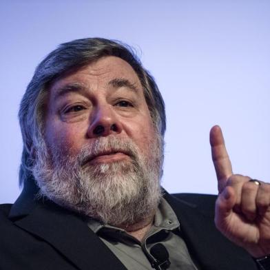  Apple co-founder Steve Wozniak speaks at the World Business Forum in Hong Kong on June 2, 2015.  It is the first edition in Hong Kong of the event which has been held in Europe and the Americas for over a decade.     AFP PHOTO / Philippe Lopez / AFP PHOTO / PHILIPPE LOPEZEditoria: FINLocal: HONG KONGIndexador: PHILIPPE LOPEZSecao: macro economicsFonte: AFP