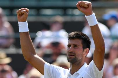  Serbias Novak Djokovic reacts after winning against Czech Republics Adam Pavlasek during their mens singles second round match on the fourth day of the 2017 Wimbledon Championships at The All England Lawn Tennis Club in Wimbledon, southwest London, on July 6, 2017.Djokovic won the match 6-2, 6-2, 6-1. / AFP PHOTO / Glyn KIRK / RESTRICTED TO EDITORIAL USEEditoria: SPOLocal: WimbledonIndexador: GLYN KIRKSecao: tennisFonte: AFPFotógrafo: STR