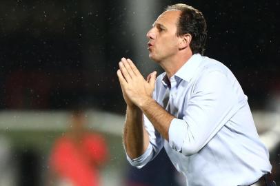 FLAMENGO X SÃO PAULORJ - BRASILEIRÃO/FLAMENGO X SÃO PAULO - ESPORTES -  O técnico Rogério Ceni, do São Paulo, em partida contra o Flamengo, válida pela 11ª   rodada do Campeonato Brasileiro 2017, no Estádio Luso-Brasileiro (Ilha do Urubu), na Ilha   do Governador, Rio de Janeiro, na tarde deste domingo.   02/07/2017 - Foto: WILTON JUNIOR/ESTADÃO CONTEÚDOEditoria: ESPORTESLocal: RIO DE JANEIROIndexador: WILTON JUNIORFonte: ESTADAO CONTEUDOFotógrafo: ESTADÃO CONTEÚDO