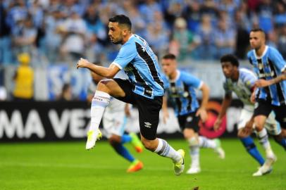  PORTO ALEGRE, RS, BRASIL - 09-07-2017 - Grêmio recebe o Avaí na Arena pelo Brasileirão. Partida na Arena é válida pela 12ª rodada do campeonato. Torcida. Jogador Luan (FOTO: FÉLIX ZUCCO/AGÊNCIA RBS)