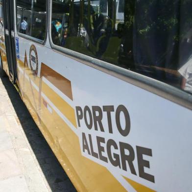  PORTO ALEGRE-RS-BRASIL- 05/12/2014- Problemas nas linhas da Carris, falta de ônibus, falta de peças e problemas de manutenção.  FOTO FERNANDO GOMES/ZERO HORA.