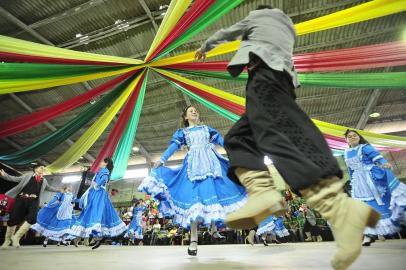  SANTA MARIA , RS , BRASIL , 31/07/2016Santa Maria sedia a 22ª edição do Festmirim, Festival de Danças Tradicionalistas na categoria Mirim. Evento durou três dias, no Centro Desportivo Municipal em Santa Maria.NA FOTO- CTG Ronda Charrua de Farroupilha  FOTO JEAN PIMENTEL / AGÊNCIA RBS, GERAL