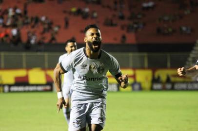 Vitoria x Gremio

SALVADOR, BA - 19.07.2017: VITORIA X GREMIO - Fernandinho jogador do Gremio comemorando gol durante Vitoria x Gremio realizado nesta Quarta-feira (19) partida valida pela 15Âª rodada do Campeonato Brasileiro 2017 realizada no EstÃ¡dio Manoel Barradas (BarradÃ£o) em Salvador, Ba. (Foto: Tiago Caldas /Fotoarena/Folhapress) ORG XMIT: 1359638 