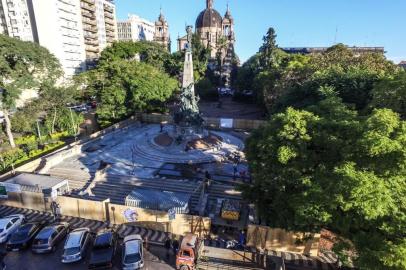  PORTO ALEGRE, RS, BRASIL - 2017.07.19 - Obras de revitalização feitas pela prefeitura de Porto Alegre. Na foto: Praça da Matriz. (Foto: ANDRÉ ÁVILA/ agência RBS)