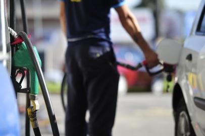 SANTA MARIA, RS, BRASIL. 12/07/2017. Gasolina é o item que mais variou o valor no primeiro semestre de 2017.FOTO: GABRIEL HAESBAERT / NEWCO DSM