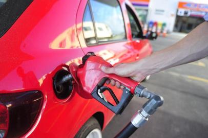 SANTA MARIA, RS, BRASIL. 12/07/2017. Gasolina é o item que mais variou o valor no primeiro semestre de 2017.FOTO: GABRIEL HAESBAERT / NEWCO DSM