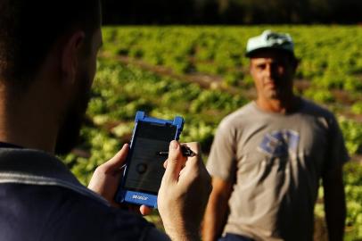  

VIAMÃO, RS, BRASIL, 14-07-2017: Teste para o censo agropecuário realizado pelo IBGE em propriedade rural em Viamão. (Foto: Mateus Bruxel / Agência RBS)