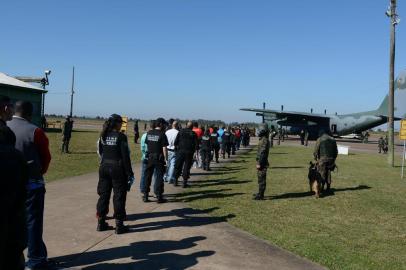 A Secretaria da Segurança Pública desencadeou a maior operação integrada já realizada em solo gaúcho. Mais de três mil homens, de 20 instituições, foram mobilizados para a execução da Operação Pulso Firme, que culminou com a transferência de presos de alta periculosidade para unidades penitenciárias federais.