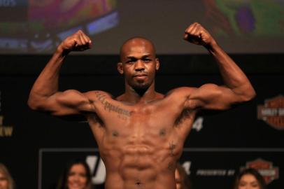 ANAHEIM, CA - JULY 28: Jon Jones flexes for fans during the UFC 214 weigh-in at Honda Center on July 28, 2017 in Anaheim, California. Jones will fight Daniel Cormier in the light heavyweight title bout on July 28, 2017 in Anaheim, California.  Sean M. Haffey/Getty Images/AFP