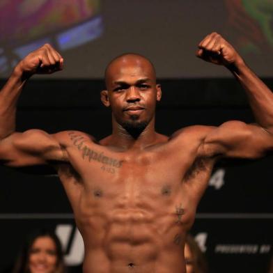 ANAHEIM, CA - JULY 28: Jon Jones flexes for fans during the UFC 214 weigh-in at Honda Center on July 28, 2017 in Anaheim, California. Jones will fight Daniel Cormier in the light heavyweight title bout on July 28, 2017 in Anaheim, California.  Sean M. Haffey/Getty Images/AFP