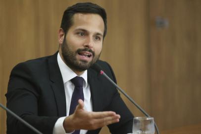  Brasília - O Secretário Nacional de Cultura, Marcelo Calero, dá entrevista após apresentação no Palácio do Planalto (Fabio Rodrigues Pozzebom/Agência Brasil)