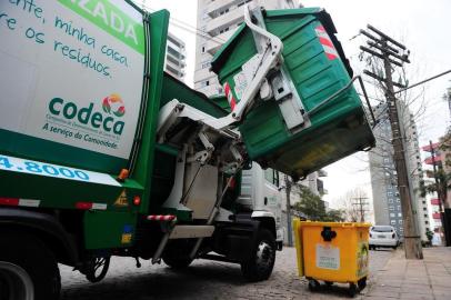  CAXIAS DO SUL, RS, BRASIL, 02/08/2017. 10 anos da coleta mecanizada. O sistema de coleta mecanizada de resíduo orgânico e seletivo foi implantado pela Companhia de Desenvolvimento de Caxias do Sul (CODECA) no dia 3 de agosto de 2007. (Porthus Junior/Agência RBS)