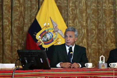  Ecuadorean President Lenin Moreno delivers a press conference in Quito on August 2, 2017.Moreno encouraged his ministers to report any irregularity of his or former Ecuadorean President Rafael Correa's terms.  / AFP PHOTO / JUAN CEVALLOSEditoria: POLLocal: QuitoIndexador: JUAN CEVALLOSSecao: governmentFonte: AFPFotógrafo: STR