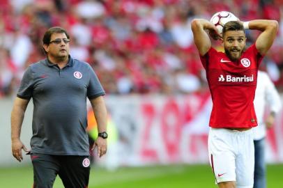  

PORTO ALEGRE , RS, BRASIL, 08-07-2017. Guto Ferreira e Cláudio Winck. Jogo entre Inter e Criciúma pela 12ª rodada da Série B do Campeonato Brasileiro, no Beira-Rio em Porto Alegre. (CARLOS MACEDO/AGÊNCIA RBS)