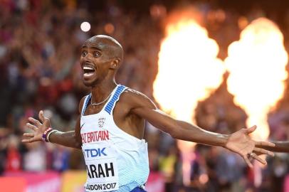 Britains Mo Farah wins the final of the mens 10,000m athletics event at the 2017 IAAF World Championships at the London Stadium in London on August 4, 2017. / AFP PHOTO / Kirill KUDRYAVTSEV