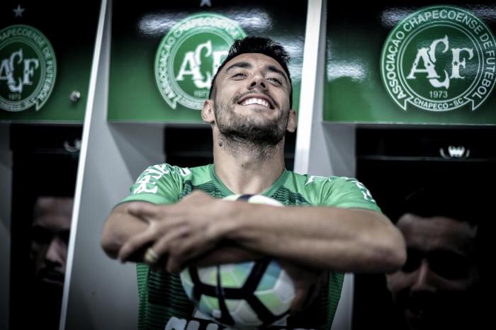  

CHAPECOENSE, SC, BRASIL 03/08/2017: FOTO EMBARGADA PARA EDIÇÃO DE FINAL DE SEMANA DO DIÁRIO CATARINENSE.O jogador Alan Ruschel que volta oficialmente depois do acidente aéreo com o time. Ele vai jogar no amistoso contra o Barcelona na Espanha.