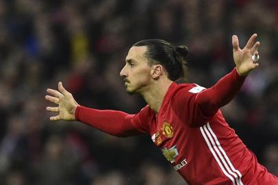  Manchester Uniteds Swedish striker Zlatan Ibrahimovic celebrates scoring the opening goal from a free kick during the English League Cup final football match between Manchester United and Southampton at Wembley stadium in north London on February 26, 2017. / AFP PHOTO / Glyn KIRK / RESTRICTED TO EDITORIAL USE. No use with unauthorized audio, video, data, fixture lists, club/league logos or live services. Online in-match use limited to 75 images, no video emulation. No use in betting, games or single club/league/player publications.  / Editoria: SPOLocal: LondonIndexador: GLYN KIRKSecao: soccerFonte: AFPFotógrafo: STR