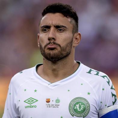 Chapecoenses defender Alan Ruschel looks on during the 52nd Joan Gamper Trophy friendly football match between Barcelona FC and Chapecoense at the Camp Nou stadium in Barcelona on August 7, 2017. / AFP PHOTO / Josep LAGO