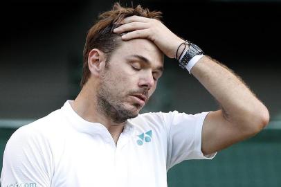  Switzerlands Stan Wawrinka reacts against Russias Daniil Medvedev during their mens singles first round match on the first day of the 2017 Wimbledon Championships at The All England Lawn Tennis Club in Wimbledon, southwest London, on July 3, 2017.Medvedev won 6-4, 3-6, 6-4, 6-1. / AFP PHOTO / Adrian DENNIS / RESTRICTED TO EDITORIAL USEEditoria: SPOLocal: LondonIndexador: ADRIAN DENNISSecao: tennisFonte: AFPFotógrafo: STF