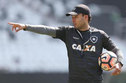  

Jair Ventura. Treino do Botafogo no Estadio Nilton Santos. 08 de agosto de 2016, Rio de Janeiro, RJ, Brasil. 
Indexador: Vitor Silva/SSPress/Botafogo