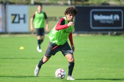 Treino do Inter no CT Parque Gigante. No lance, o meia Camilo.