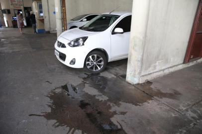  

PORTO ALEGRE-RS-BRASIL- 17/08/2017-  Moradoe de rua é esfaqueado no Bairro Bom Fim. Briga teria começado na esquina da  Henrique Dias com a Fernandes Vieira. Depois a vítima saiu correndo e foi cair morta na Felipe Camarão,  dentro de um estacionamento.  
  FOTO FERNANDO GOMES/ ZERO HORA.