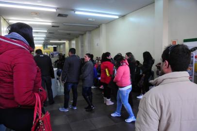  

CAXIAS DO SUL, RS, BRASIL (21/08/2017). UPA Zona Norte. Sine auxília na contratação de pessoas para desempenhar funções na UPA Zona Norte. Procura por emprego gera grande fila no Sine. (Roni Rigon/Pioneiro).