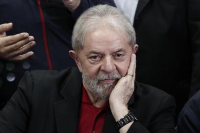  

Former Brazilian president Luiz Inacio Lula Da Silva gestures during a press conference in Sao Paulo, Brazil on July 13, 2017.
Brazils former president Luiz Inacio Lula da Silva said on Thursday -- a day after he was convicted and sentenced for graft -- that judges and political opponents were destroying democracy. In his first public reaction to the verdict handed down on Wednesday, Lula implied the judgment was aimed at preventing him being a comeback candidate in presidential elections next year. Theyre destroying democracy in our country, he told reporters in Sao Paulo.

 / AFP PHOTO / Miguel SCHINCARIOL

Editoria: WAR
Local: Sao Paulo
Indexador: MIGUEL SCHINCARIOL
Secao: crisis
Fonte: AFP
Fotógrafo: STR