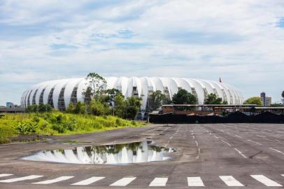  PORTO ALEGRE, RS, BRASIL, 09/01/2015:Entorno do Beira-Rio. Vista aérea do estacionamento, área da banda da saldanha, praiana e imperadores. (Omar Freitas/Agência RBS)Indexador: Omar Freitas