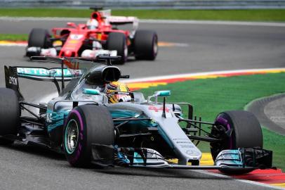  

Mercedes British driver Lewis Hamilton drives ahead of Ferraris German driver Sebastian Vettel  during the Belgian Formula One Grand Prix at the Spa-Francorchamps circuit in Spa on August 27, 2017. / AFP PHOTO / Emmanuel DUNAND

Editoria: SPO
Local: Spa-Francorchamps
Indexador: EMMANUEL DUNAND
Secao: motor racing
Fonte: AFP
Fotógrafo: STF