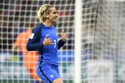  

Frances forward Antoine Griezmann celebrates after scoring a goal during the 2018 FIFA World Cup qualifying football match France vs Netherlands at the Stade de France in Saint-Denis, north of Paris, on August 31, 2017. / AFP PHOTO / 

Editoria: SPO
Local: Saint-Denis
Indexador: CHRISTOPHE SIMON
Secao: soccer
Fonte: AFP
Fotógrafo: STF