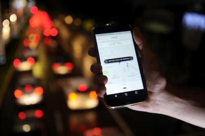  JOINVILLE, SC, BRASIL (09-12-2016) - Uber em Joinville. (Foto: Maykon Lammerhirt, Agencia RBS)Indexador: Maykon Lammerhirt