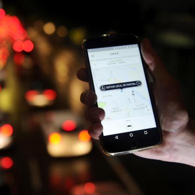  JOINVILLE, SC, BRASIL (09-12-2016) - Uber em Joinville. (Foto: Maykon Lammerhirt, Agencia RBS)Indexador: Maykon Lammerhirt