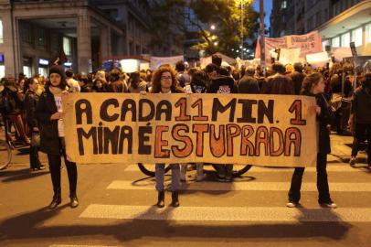  PORTO ALEGRE, RS, BRASIL 01/06/2016 - Entidades e movimentos sociais promovem um ato contra a cultura do estupro no país. (FOTO: ANDRÉ ÁVILA/AGÊNCIA RBS).