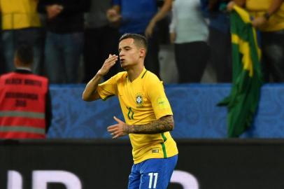  

Brazil's midfielder Philippe Coutinho celebrates after scoring against Paraguay during their 2018 FIFA World Cup qualifier football match in Sao Paulo, Brazil on March 28, 2017. / AFP PHOTO / NELSON ALMEIDA

Editoria: SPO
Local: Sao Paulo
Indexador: NELSON ALMEIDA
Secao: soccer
Fonte: AFP
Fotógrafo: STF