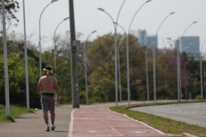  

PORTO ALEGRE, RS, BRASIL - 2017.09.04 - Semana começa com alta temperatura em Porto Alegre. (Foto: André Ávila/ Agência RBS)