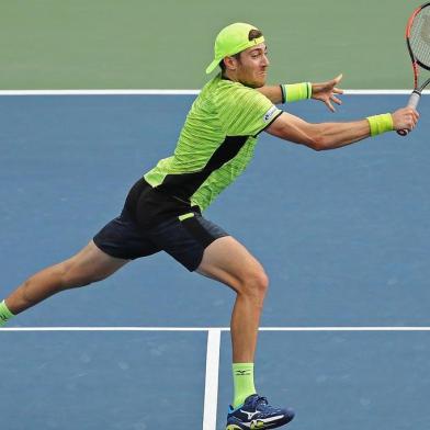 NEW YORK, NY - SEPTEMBER 03: Jamie Murray of Great Britain and Bruno Soares of Brazil in action during their mens doubles second round match against Marcelo Demoliner of Brazil and Marcus Daniell of New Zealand on Day Seven of the 2017 US Open at the USTA Billie Jean King National Tennis Center on September 3, 2017 in the Flushing neighborhood of the Queens borough of New York City.   Abbie Parr/Getty Images/AFP