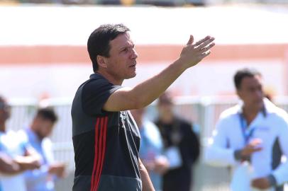 RIO DE JANEIRO (RJ), 6/8/2017: o técnico Zé Ricardo durante jogo do Flamengo contra o Vitória, válido pela 19ª rodada do Brasileirão, no Estádio Ilha do Urubu.