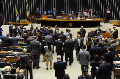 Ordem do dia para discussão e votação de diversos projetos
