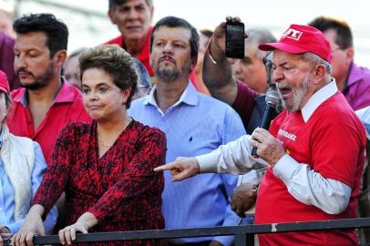  

Lula e Dilma participam de ato no Polo Naval de Rio Grande.