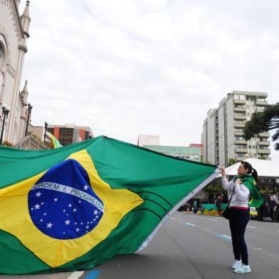  CAXIAS DO SUL, RS, BRASIL (07/09/2017). Semana da Pátria 2017.  Desfile de Sete de Setembro retorna à rua Sinimbu. Dia com temperatura agradável e grande público,  escolas, escoteiros, Brigada Militar, Exército, Bombeiros e  Guarda Municipal participam do desfile de sete de Setembro com fortes aplausos. (Roni Rigon/Pioneiro).