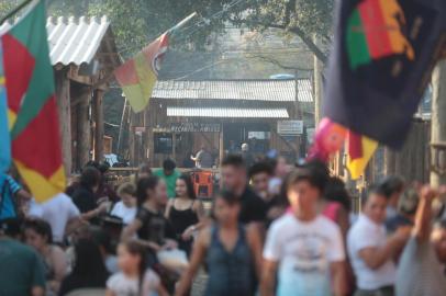  PORTO ALEGRE, RS, BRASIL - 2017.09.07 - Ambiental do Acampamento Farroupilha, no Parque Maurício Sirotsky Sobrinho. (Foto: ANDRÉ ÁVILA/ Agência RBS)