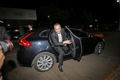 JOESLEY BATISTA  CHEGA AO AEROPORTO DE BRASÍLIA APÓS DEPOR NA PGR

DF - PGR/RODRIGO JANOT/DELAÇÃO/STF  - POLÍTICA - O empresário Joesley Batista, do Grupo J&F, chega ao Aeroporto de Brasília, nesta quinta-  feira, 7. Ele chegou à capital federal de manhã junto com o diretor jurídico do grupo   Francisco de Assis e o diretor Ricardo Saud para prestar esclarecimentos à Procuradoria-  Geral da República (PGR) no procedimento que deve revogar o benefício de imunidade   penal concedido aos delatores. Em gravação, Saud e Joesley falaram sobre uma suposta   influência de Miller nas tratativas para a delação. O ex-procurador foi exonerado no início   de abril da PGR. Segundo o Ministério Público, o primeiro contato oficial dos executivos   para falar de delação foi próximo do dia 27 de março.   07/09/2017 - Foto: DIDA SAMPAIO/ESTADÃO CONTEÚDO

Editoria: POLÍTICA
Local: BRASÍLIA
Indexador: DIDA SAMPAIO
Fotógrafo: ESTADÃO CONTEÚDO